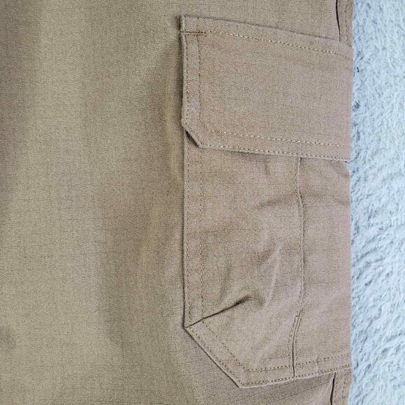 Under Armour Pants Womens Size 12 Storm Khaki Tan Cargo Straight Leg Loose - Picture 5 of 9